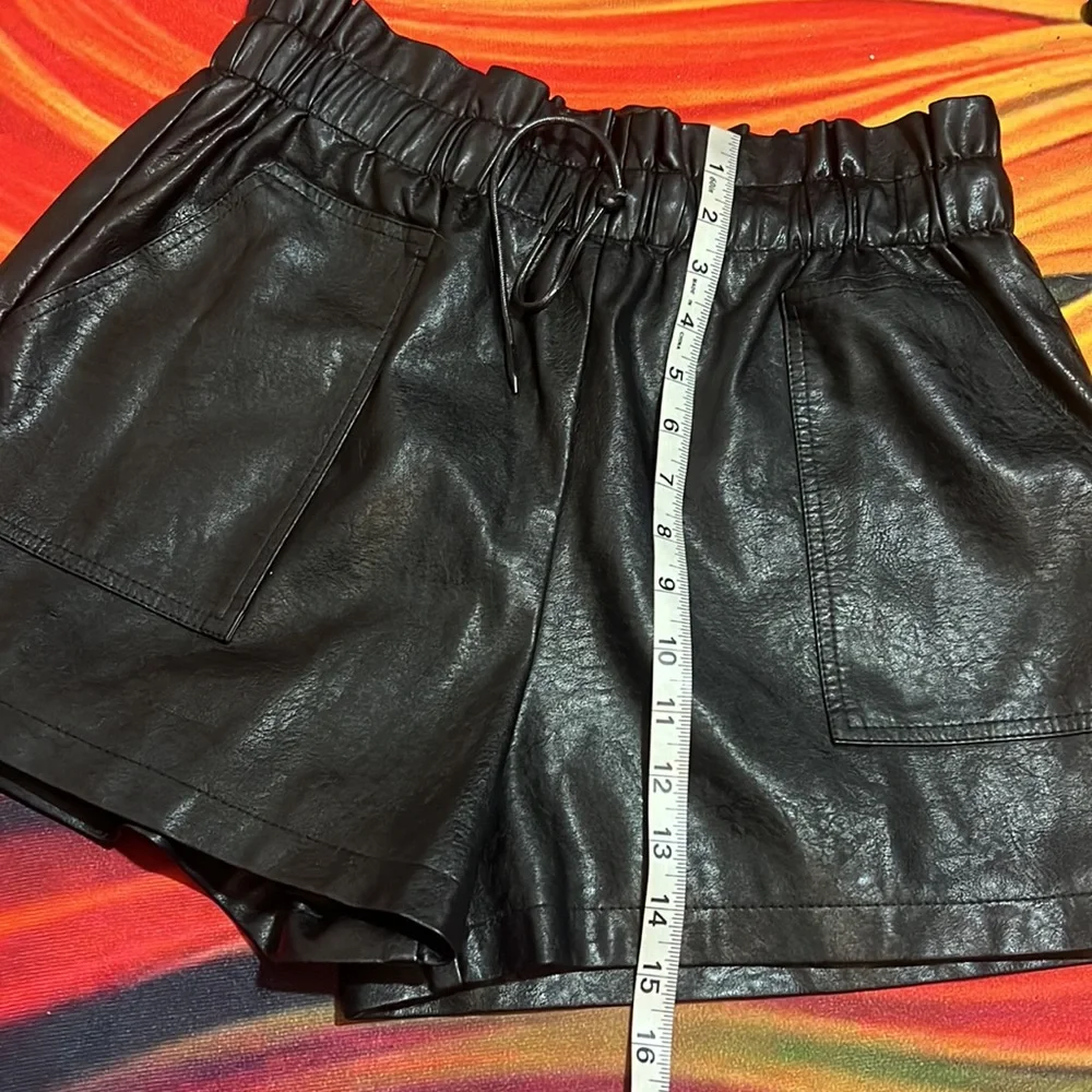 Oversized High Waist Loose Fit Faux Leather Shorts Size 10 - Picture 17 of 17